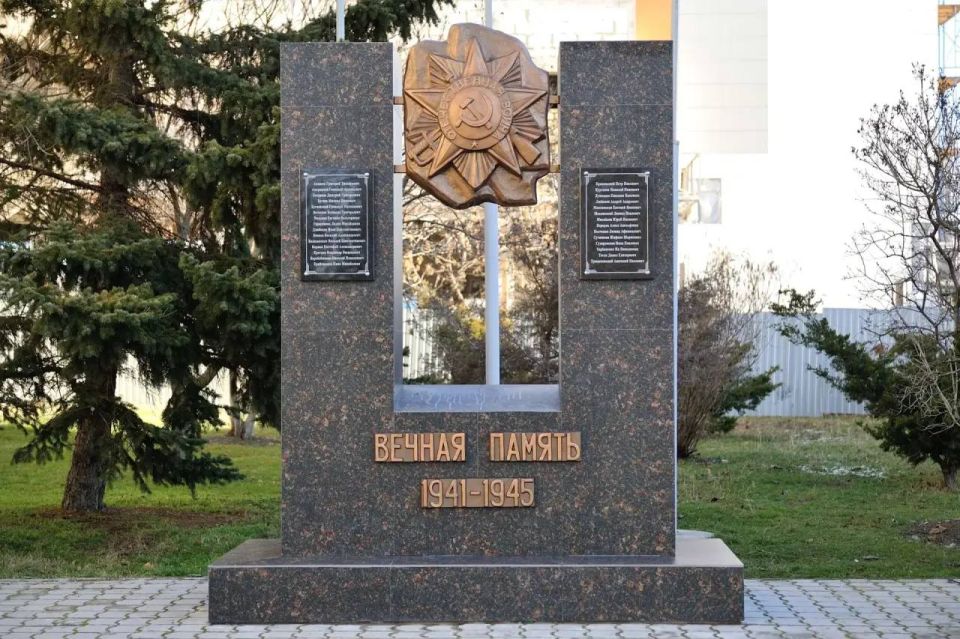 Коллектив Культурного центра МВД по Республике Крым принял участие в открытии памятника преподавателям — участникам Великой Отечественной войны Коллектив Культурного центра МВД по Республике Крым принял участие в открытии памятника преподавателям — участникам Великой Отечественной войны