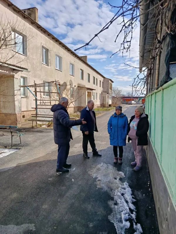 Антон Кравец: В селе Дрофино мой заместитель - Главный архитектор района Ленур Мамедляев провел встречу с председателями советов многоквартирных домов