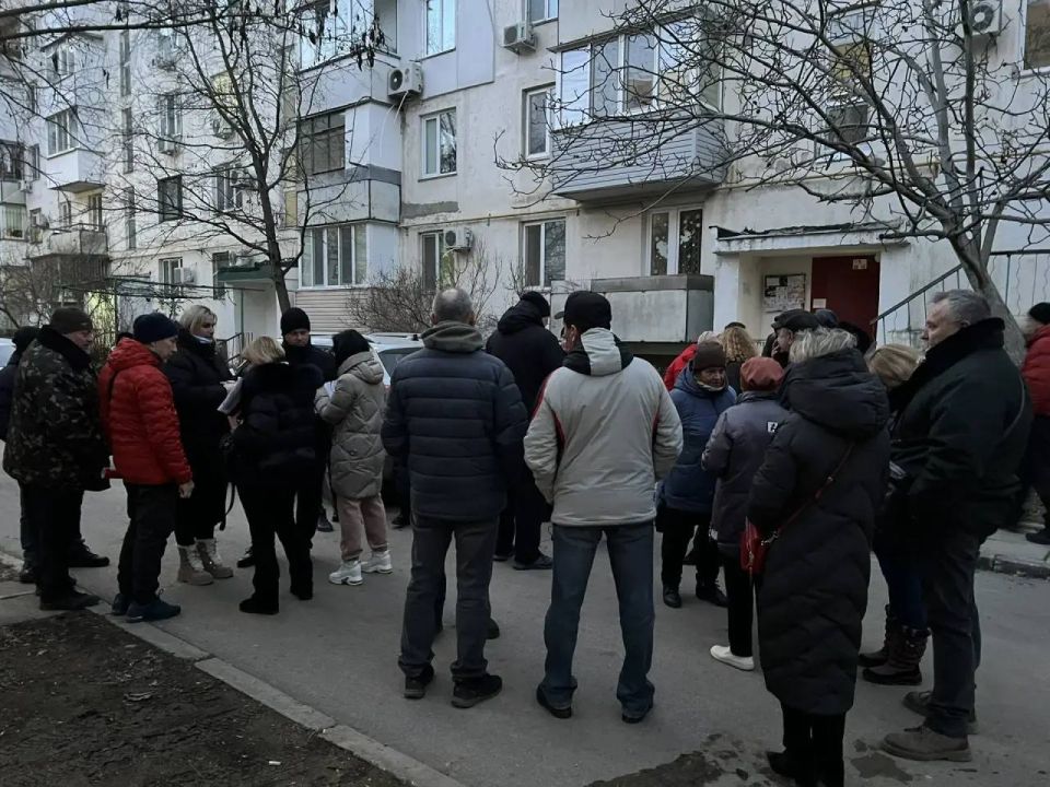 Продолжается практика проведения выездных встреч с жителями Продолжается практика проведения выездных встреч с жителями