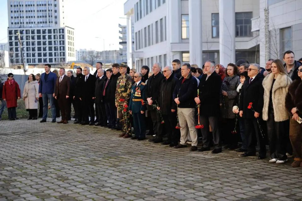 Коллектив Культурного центра МВД по Республике Крым принял участие в открытии памятника преподавателям — участникам Великой Отечественной войны Коллектив Культурного центра МВД по Республике Крым принял участие в открытии памятника преподавателям — участникам Великой Отечественной войны