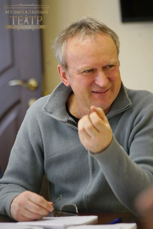 Помните эти сосредоточенные взгляды в листы бумаги? Помните эти сосредоточенные взгляды в листы бумаги?