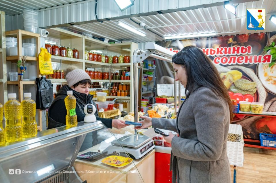В Севастополе возобновили еженедельные рейды на рынках и ярмарках В Севастополе возобновили еженедельные рейды на рынках и ярмарках
