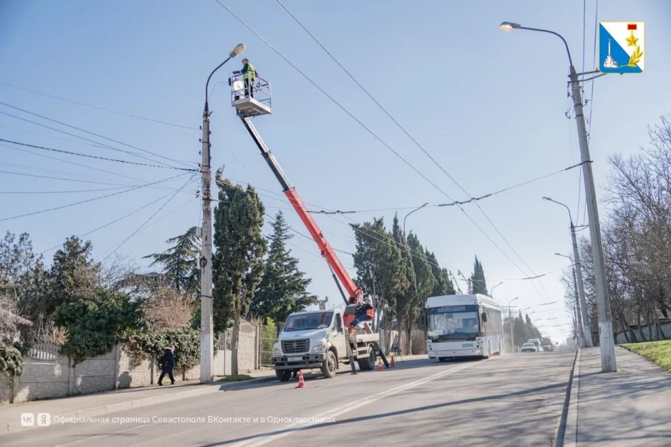 «Горсвет» ремонтирует уличные светильники на улице Истомина «Горсвет» ремонтирует уличные светильники на улице Истомина