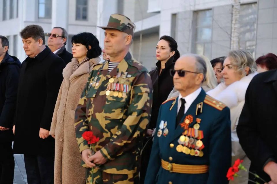 Коллектив Культурного центра МВД по Республике Крым принял участие в открытии памятника преподавателям — участникам Великой Отечественной войны Коллектив Культурного центра МВД по Республике Крым принял участие в открытии памятника преподавателям — участникам Великой Отечественной войны