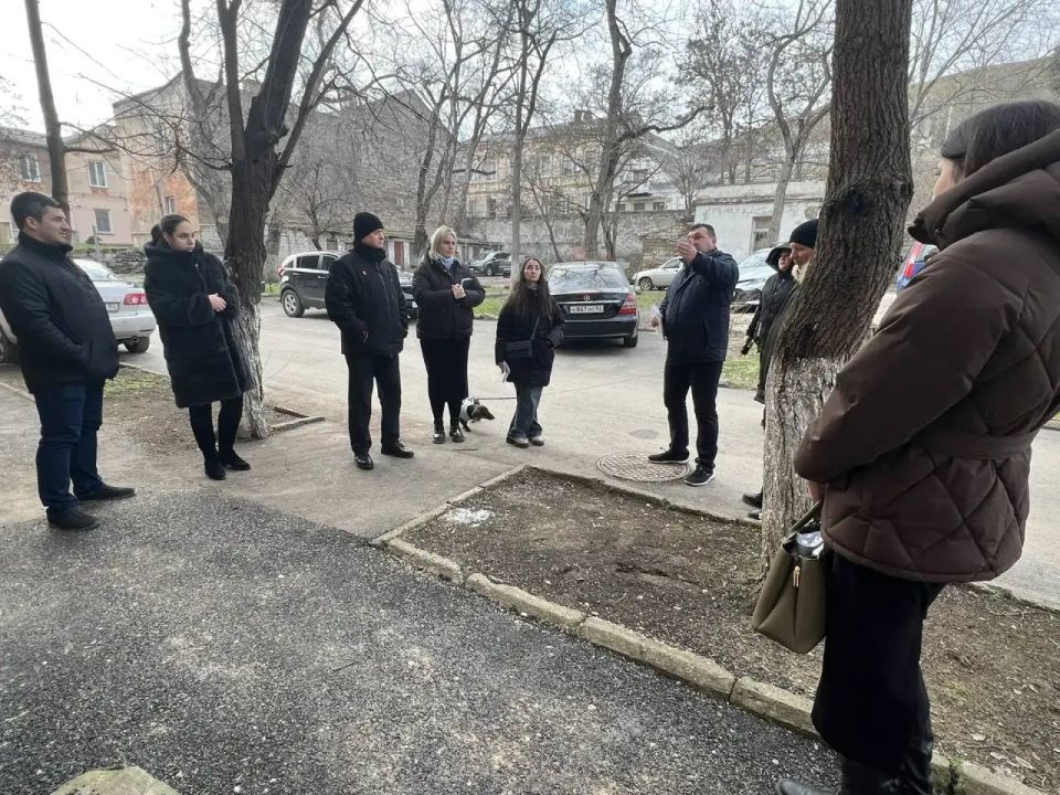 Продолжается практика проведения выездных встреч с жителями Продолжается практика проведения выездных встреч с жителями