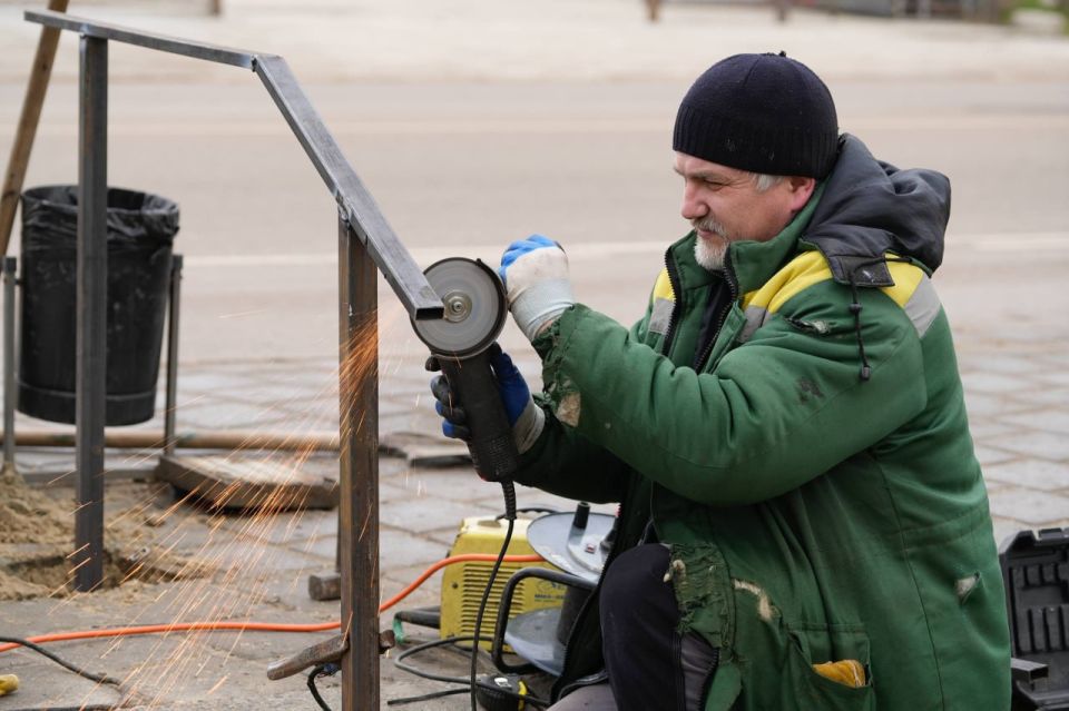 По поручению главы администрации Олега Каторгина сотрудники Службы городского хозяйства проводят восстановление плиточного покрытия в пешеходной зоне на ул. Пирогова. На отдельных участках бульвара требовался ремонт: рабочие... По поручению главы администрации Олега Каторгина сотрудники Службы городского хозяйства проводят восстановление плиточного покрытия в пешеходной зоне на ул. Пирогова. На отдельных участках бульвара требовался ремонт: рабочие...