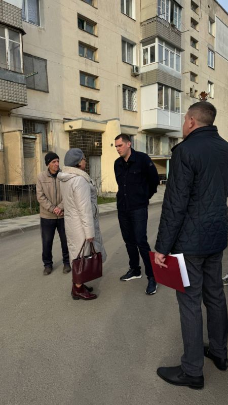 Заместители главы администрации продолжают обходы многоквартирных домов Заместители главы администрации продолжают обходы многоквартирных домов