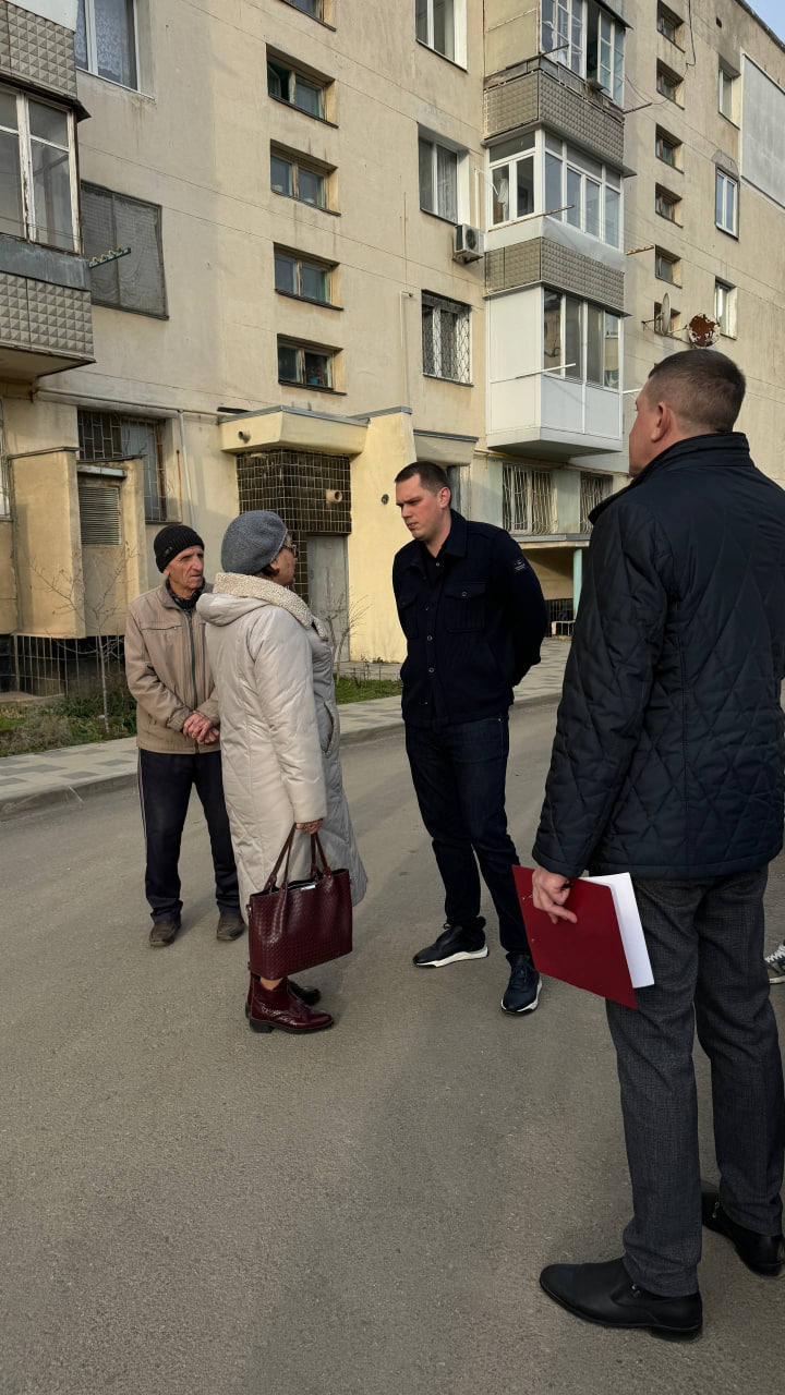 Заместители главы администрации продолжают обходы многоквартирных домов Заместители главы администрации продолжают обходы многоквартирных домов