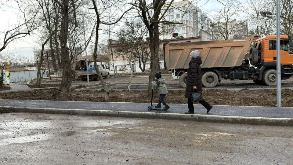 Олег Каторгин: Работы по благоустройству территории домов № 16, 18, 20 по ул. Генерала Петрова и № 3 по ул. Сморжевского близятся к завершению Олег Каторгин: Работы по благоустройству территории домов № 16, 18, 20 по ул. Генерала Петрова и № 3 по ул. Сморжевского близятся к завершению