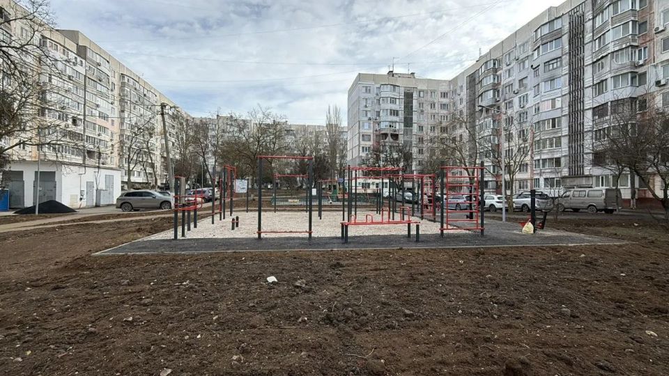 Олег Каторгин: Работы по благоустройству территории домов № 16, 18, 20 по ул. Генерала Петрова и № 3 по ул. Сморжевского близятся к завершению Олег Каторгин: Работы по благоустройству территории домов № 16, 18, 20 по ул. Генерала Петрова и № 3 по ул. Сморжевского близятся к завершению