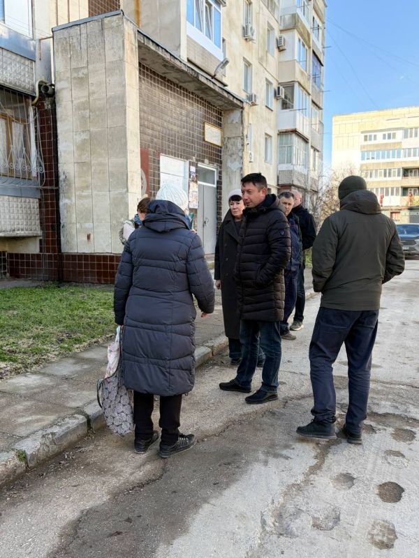 Заместители главы администрации продолжают обходы многоквартирных домов Заместители главы администрации продолжают обходы многоквартирных домов