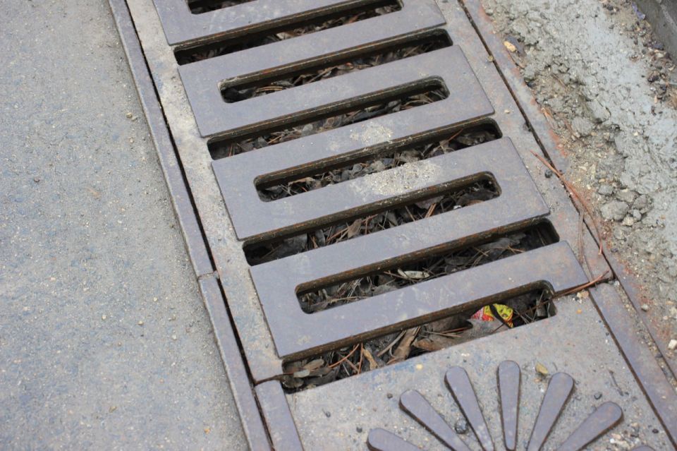 В городе ведется системная работа по содержанию и очистке ливневых канализаций В городе ведется системная работа по содержанию и очистке ливневых канализаций