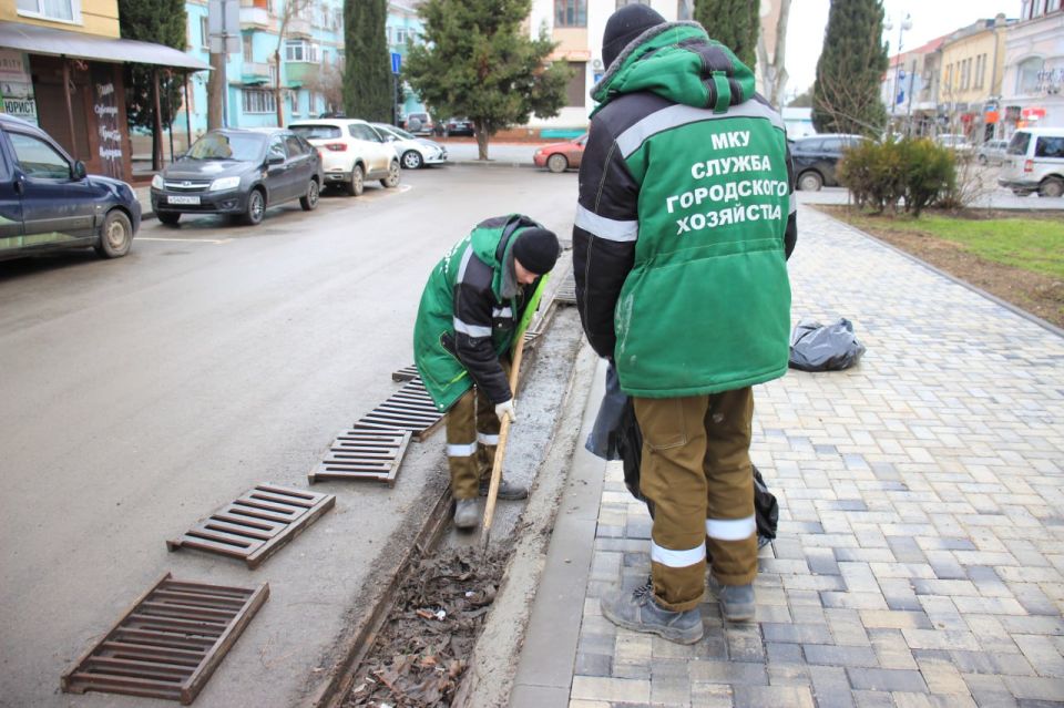 В городе ведется системная работа по содержанию и очистке ливневых канализаций