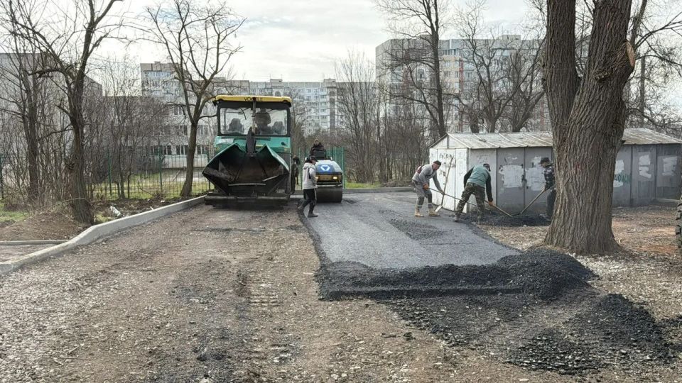 Олег Каторгин: Работы по благоустройству территории домов № 16, 18, 20 по ул. Генерала Петрова и № 3 по ул. Сморжевского близятся к завершению Олег Каторгин: Работы по благоустройству территории домов № 16, 18, 20 по ул. Генерала Петрова и № 3 по ул. Сморжевского близятся к завершению