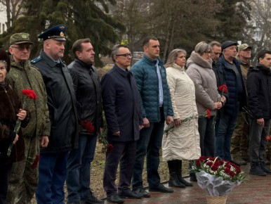 Сегодня у памятного знака воинам-интернационалистам прошло торжественное возложение цветов, посвященное 37-ой годовщине вывода советских войск из Афганистана и Дню памяти о россиянах, исполнявших служебный долг за пределами...