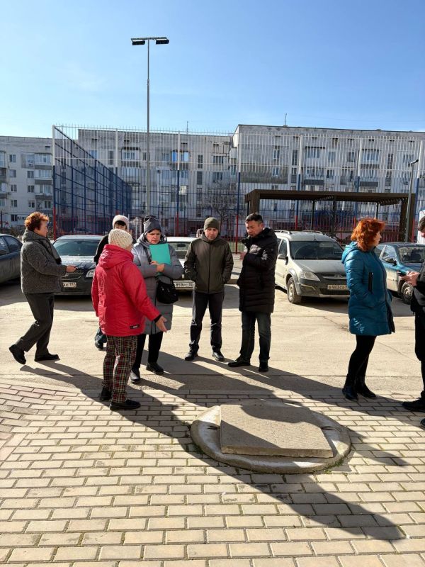 Заместители главы администрации продолжают обходы многоквартирных домов Заместители главы администрации продолжают обходы многоквартирных домов