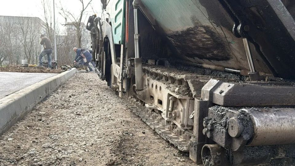 Олег Каторгин: Работы по благоустройству территории домов № 16, 18, 20 по ул. Генерала Петрова и № 3 по ул. Сморжевского близятся к завершению Олег Каторгин: Работы по благоустройству территории домов № 16, 18, 20 по ул. Генерала Петрова и № 3 по ул. Сморжевского близятся к завершению