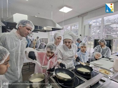Масленичные посиделки. Севастопольский колледж сервиса и торговли раскрыл секрет идеальных блинчиков