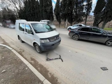 Ребёнок на самокате попал под машину в Алуште