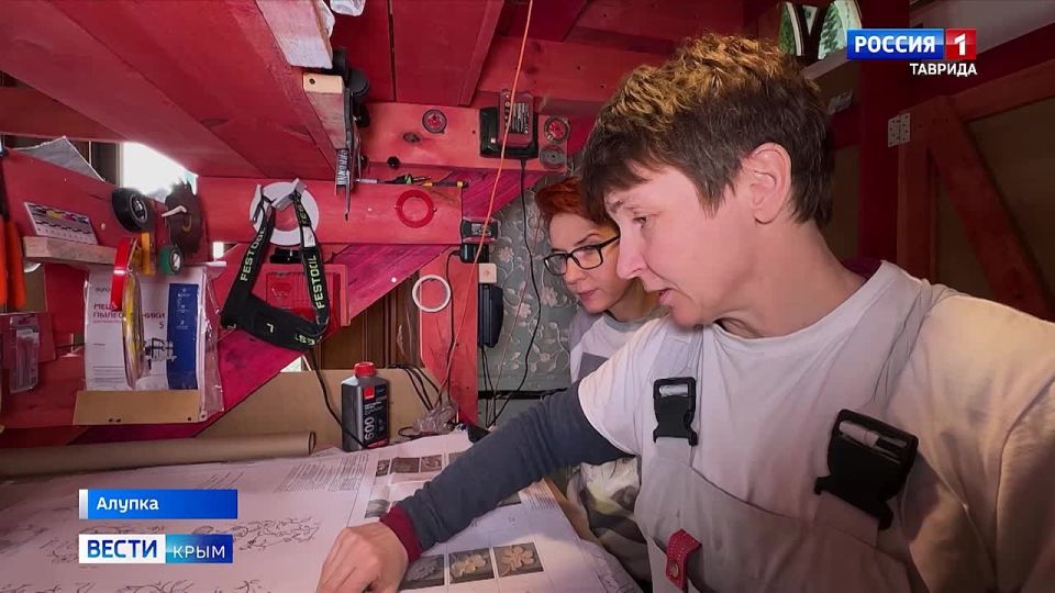 В Голубой гостиной Воронцовского дворца приступили ко второму этапу реставрации