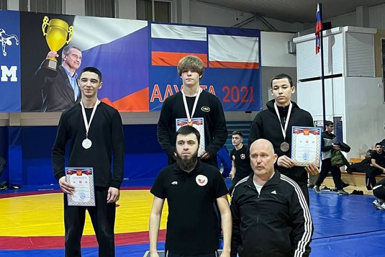 В Алуште определили сильнейших в борьбе на поясах