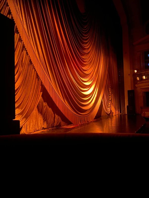 Иван Мезюхо: Последний раз я смотрел театральную постановку «Вассы Железновой» ещё в юности — в том возрасте, когда, пожалуй, невозможно в полной мере оценить весь психологизм, всю палитру сюжетных линий трагедии Максима... Иван Мезюхо: Последний раз я смотрел театральную постановку «Вассы Железновой» ещё в юности — в том возрасте, когда, пожалуй, невозможно в полной мере оценить весь психологизм, всю палитру сюжетных линий трагедии Максима...