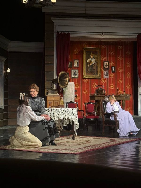 Иван Мезюхо: Последний раз я смотрел театральную постановку «Вассы Железновой» ещё в юности — в том возрасте, когда, пожалуй, невозможно в полной мере оценить весь психологизм, всю палитру сюжетных линий трагедии Максима... Иван Мезюхо: Последний раз я смотрел театральную постановку «Вассы Железновой» ещё в юности — в том возрасте, когда, пожалуй, невозможно в полной мере оценить весь психологизм, всю палитру сюжетных линий трагедии Максима...