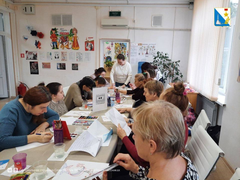 Подопечные севастопольского центра соцобслуживания изготовили открытки для участников СВО Подопечные севастопольского центра соцобслуживания изготовили открытки для участников СВО