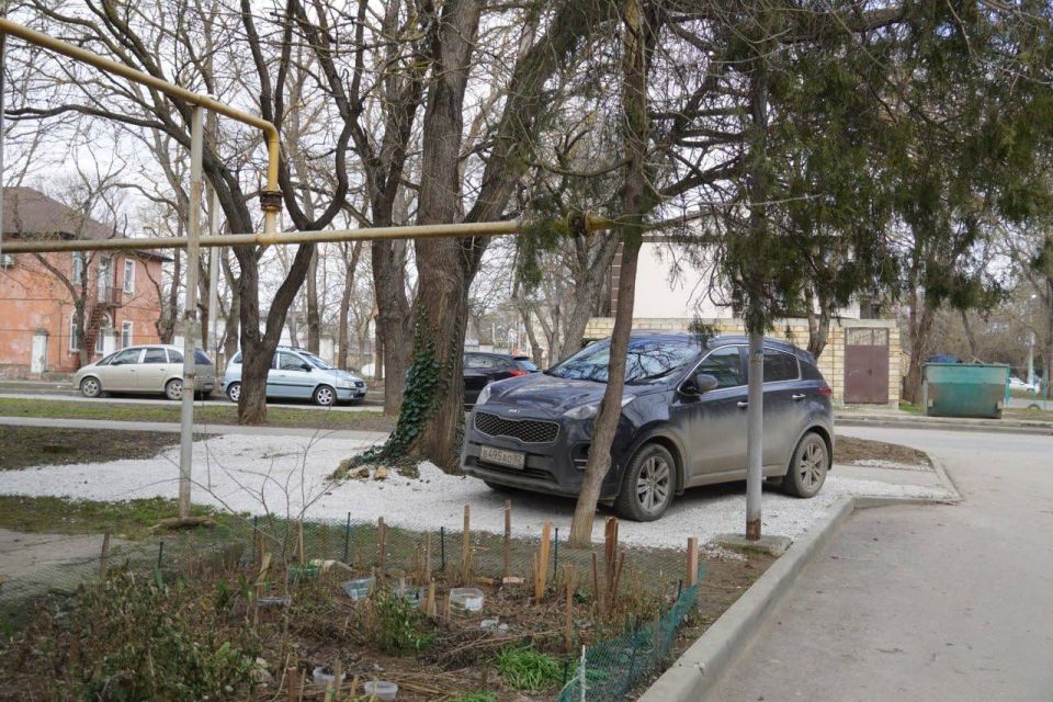 Сегодня Олег Николаевич встретился с жителями по вопросу организации парковки на ул. Щорса, 3, с которым керчанка обратилась ко мне на личном приеме Сегодня Олег Николаевич встретился с жителями по вопросу организации парковки на ул. Щорса, 3, с которым керчанка обратилась ко мне на личном приеме