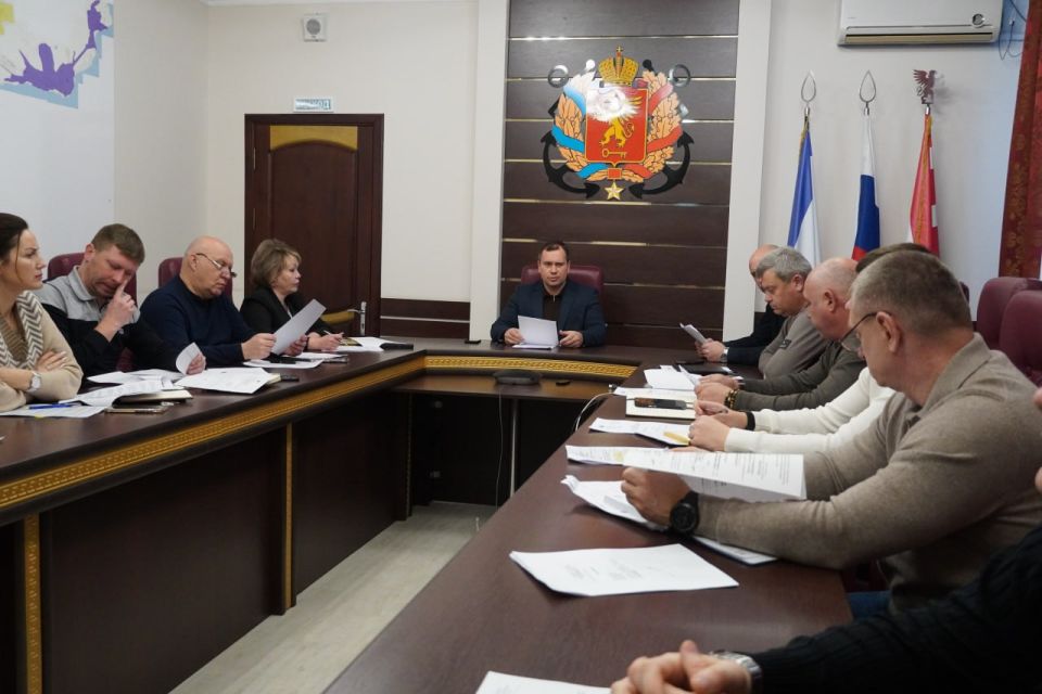 Глава администрации Керчи Олег Каторгин провел аппаратное совещание с заместителями и руководителями структурных подразделений администрации Глава администрации Керчи Олег Каторгин провел аппаратное совещание с заместителями и руководителями структурных подразделений администрации