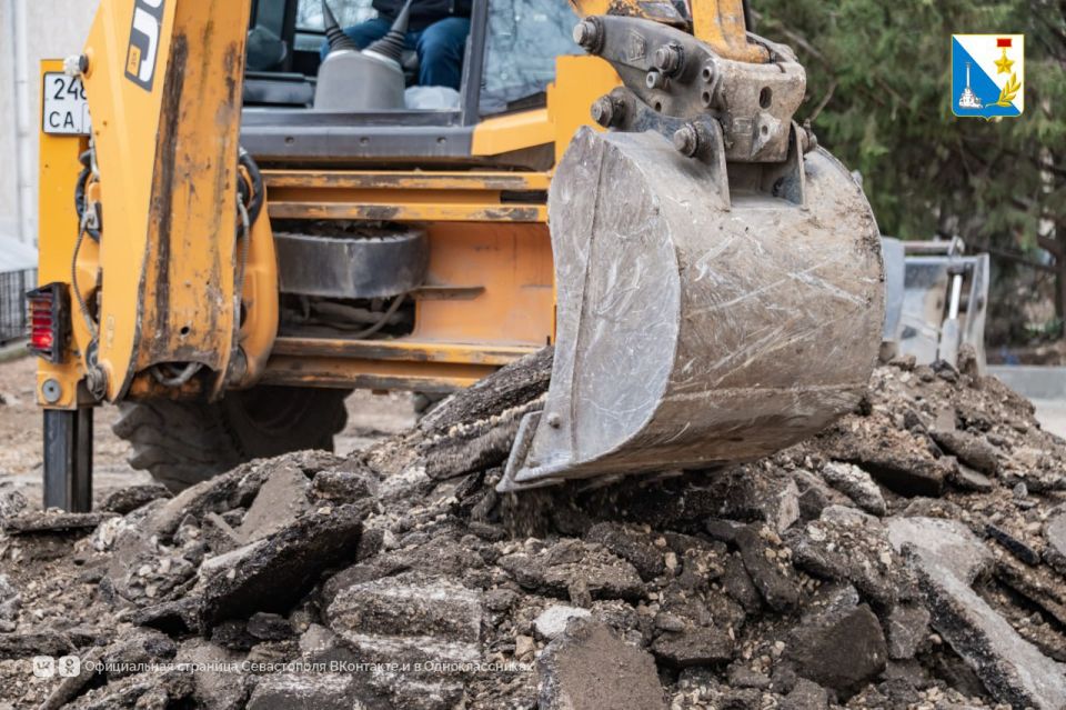 Во дворе дома № 60 на улице Льва Толстого ремонтируют внутриквартальную дорогу Во дворе дома № 60 на улице Льва Толстого ремонтируют внутриквартальную дорогу