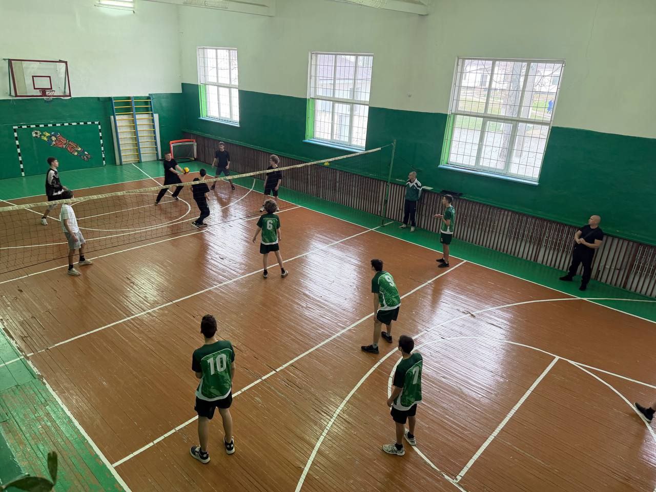 На базе МБОУ ДО "ДЮСШ" Белогорского района Республики Крым состоялся муниципальный этап Всероссийских соревнований среди команд общеобразовательных организаций по волейболу "Серебряный мяч" в 2025/2026 учебном году На базе МБОУ ДО "ДЮСШ" Белогорского района Республики Крым состоялся муниципальный этап Всероссийских соревнований среди команд общеобразовательных организаций по волейболу "Серебряный мяч" в 2025/2026 учебном году