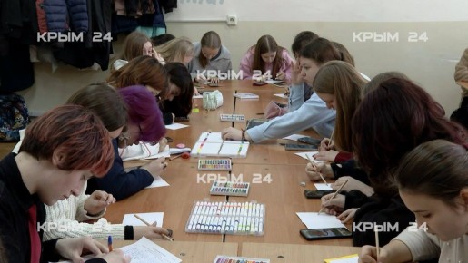 Студенты Гуманитарно-педагогической академии в Ялте подготовили подарки для участников СВО