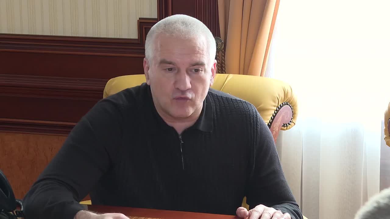 Сергей Аксёнов: Погодные условия в осенне-зимний период отрицательно повлияли на состояние дорог в республике, но это не может служить оправданием для срыва сроков уже запланированных ремонтных работ