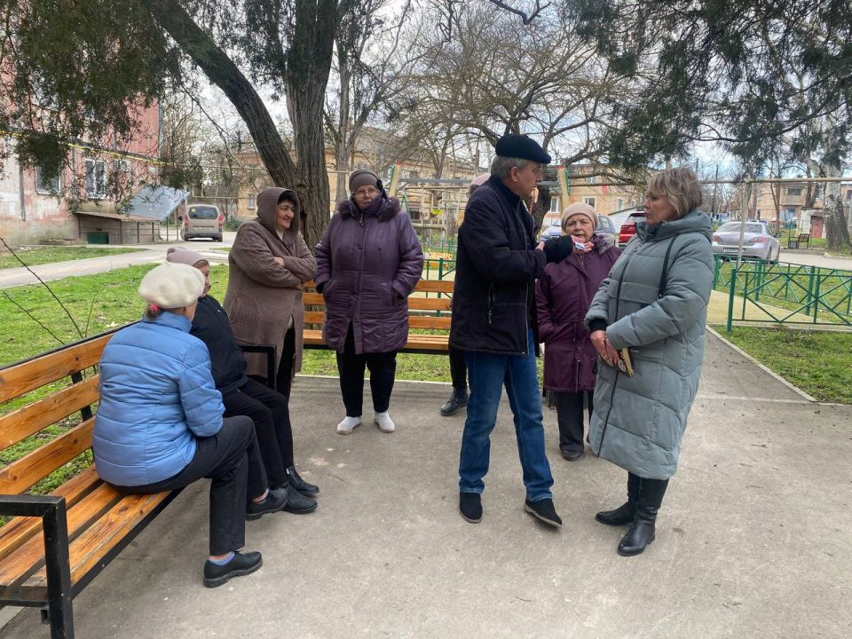Заместители главы администрации продолжают встречи с жителями МКД