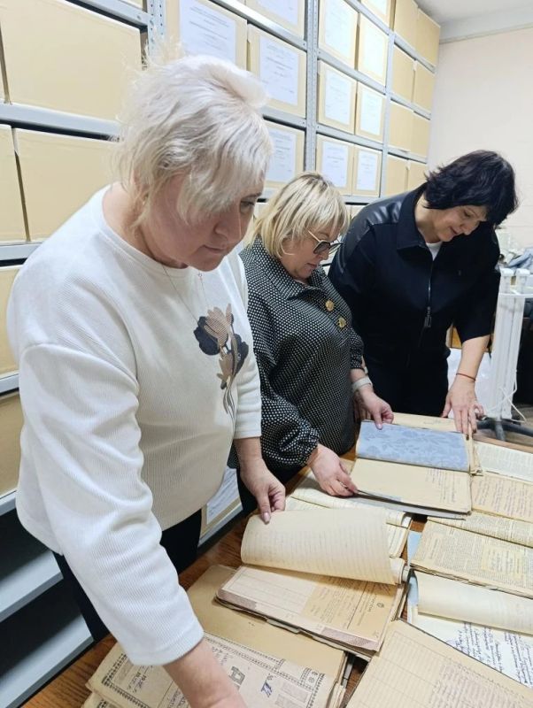 В Сакском районном архиве прошло заседание Круглого стола по вопросам передачи архивных документов В Сакском районном архиве прошло заседание Круглого стола по вопросам передачи архивных документов