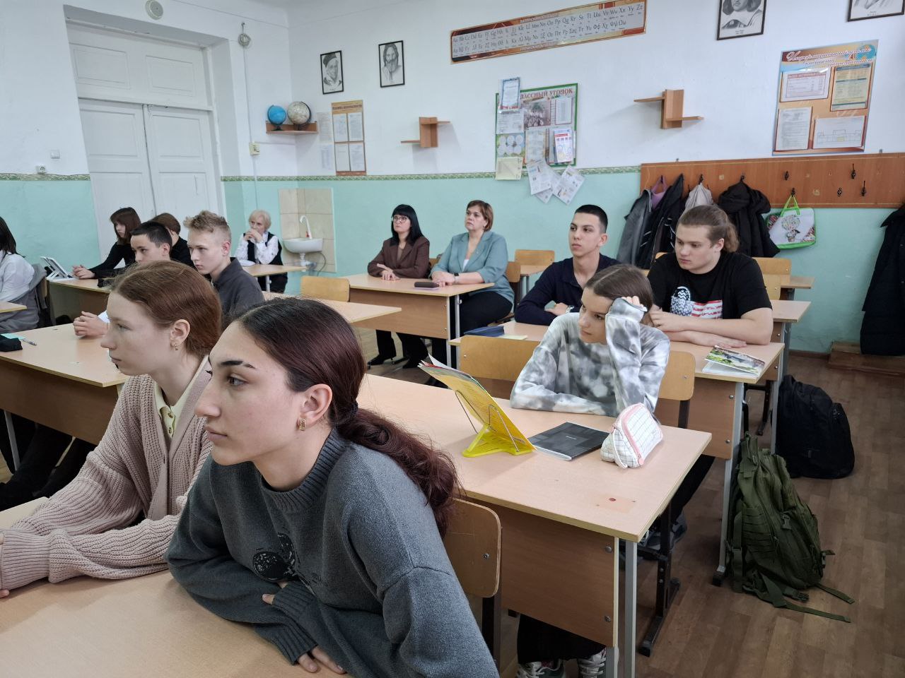 Сегодня первый заместитель главы администрации Советского района Валентина Орехова совместно с начальником финансового управления администрации района Наталией Микитась посетили урок финансовой грамотности, организованный в... Сегодня первый заместитель главы администрации Советского района Валентина Орехова совместно с начальником финансового управления администрации района Наталией Микитась посетили урок финансовой грамотности, организованный в...