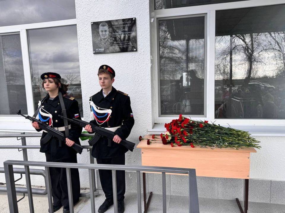 В Крыму увековечили память героя специальной военной операции Наримана Кадырова В Крыму увековечили память героя специальной военной операции Наримана Кадырова