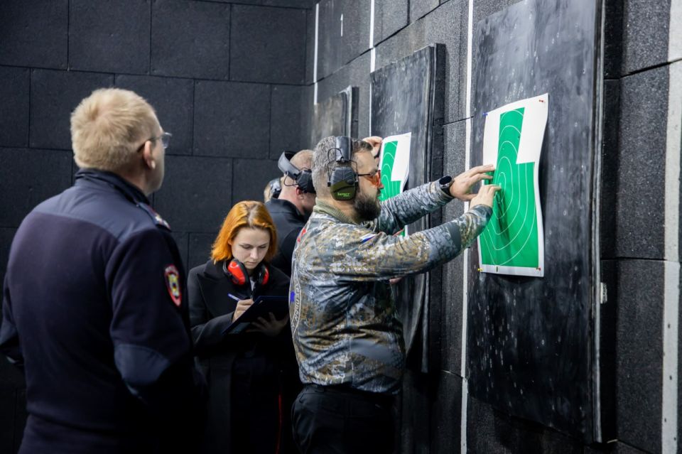 В тире УМВД России по г.Севастополю прошли личные зачеты по стрельбе из боевого ручного стрелкового оружия В тире УМВД России по г.Севастополю прошли личные зачеты по стрельбе из боевого ручного стрелкового оружия