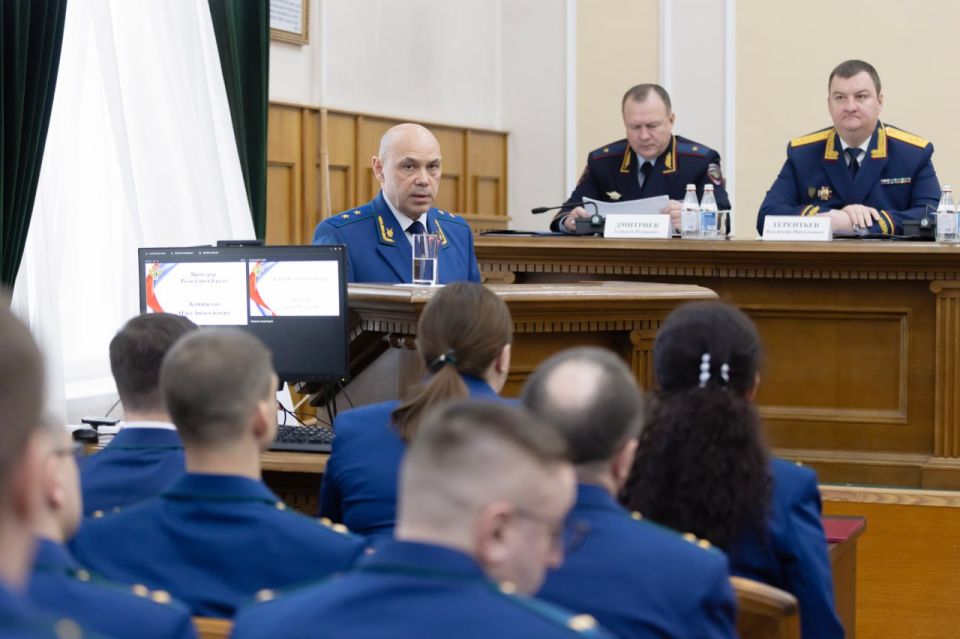 Сергей Аксёнов: В ходе заседания коллегии прокуратуры Республики Крым с участием заместителя Генерального прокурора Российской Федерации Сергея Александровича Бажутова были подведены итоги деятельности ведомства за 2025 год... Сергей Аксёнов: В ходе заседания коллегии прокуратуры Республики Крым с участием заместителя Генерального прокурора Российской Федерации Сергея Александровича Бажутова были подведены итоги деятельности ведомства за 2025 год...