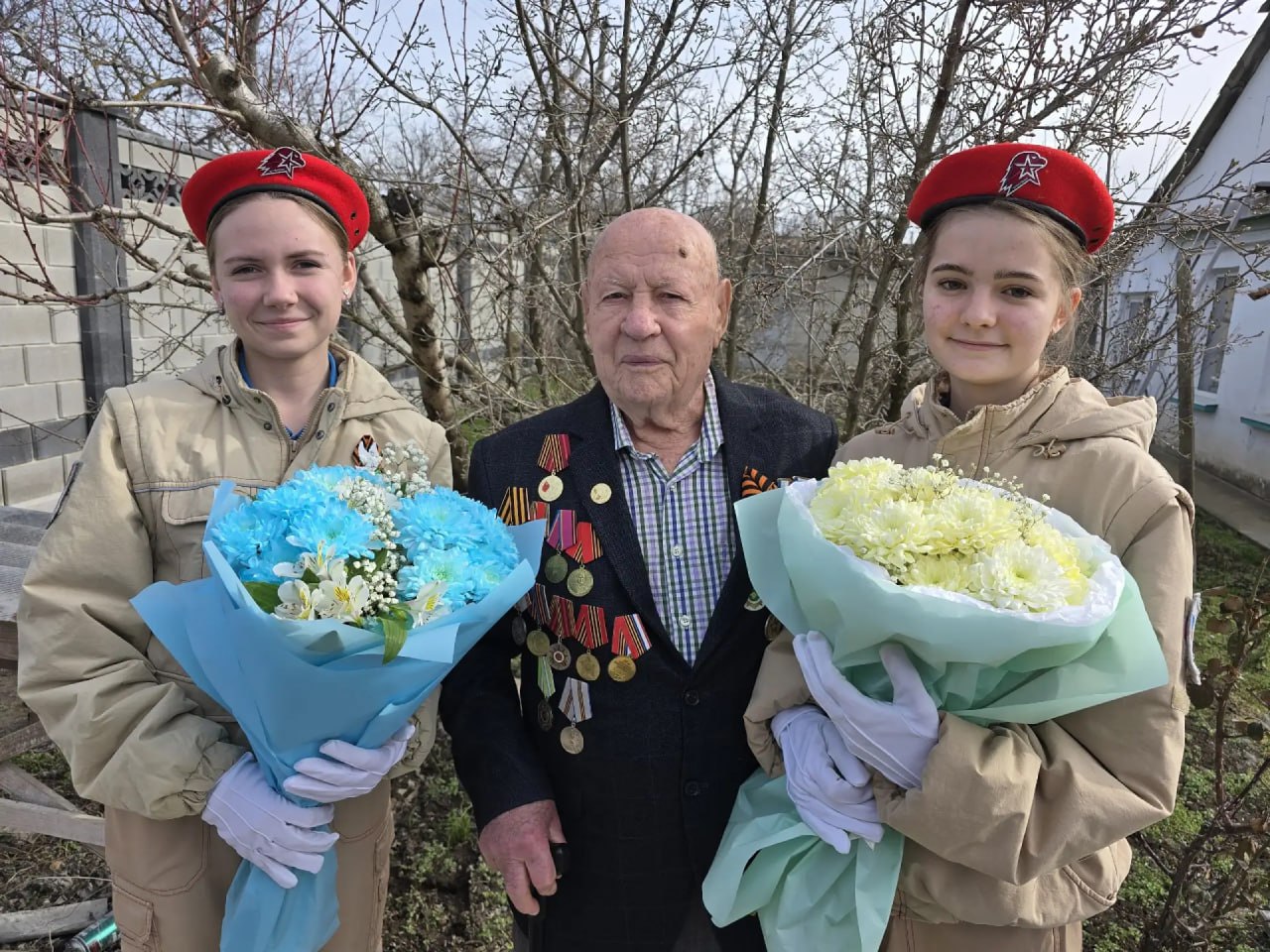 Заместитель председателя райсовета Михаил Колкунов, руководитель аппарата администрации района Валентина Миронова, глава администрации Почтовского сельского поселения Лариса Буланихина, депутат Почтовского сельского совета... Заместитель председателя райсовета Михаил Колкунов, руководитель аппарата администрации района Валентина Миронова, глава администрации Почтовского сельского поселения Лариса Буланихина, депутат Почтовского сельского совета...