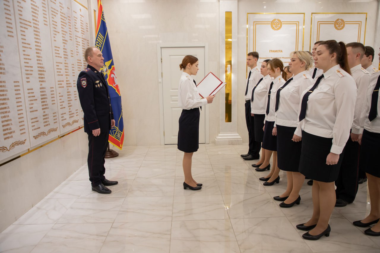 Сотрудники УМВД России по г.Севастополю приняли Присягу на верность Российской Федерации и её народу Сотрудники УМВД России по г.Севастополю приняли Присягу на верность Российской Федерации и её народу