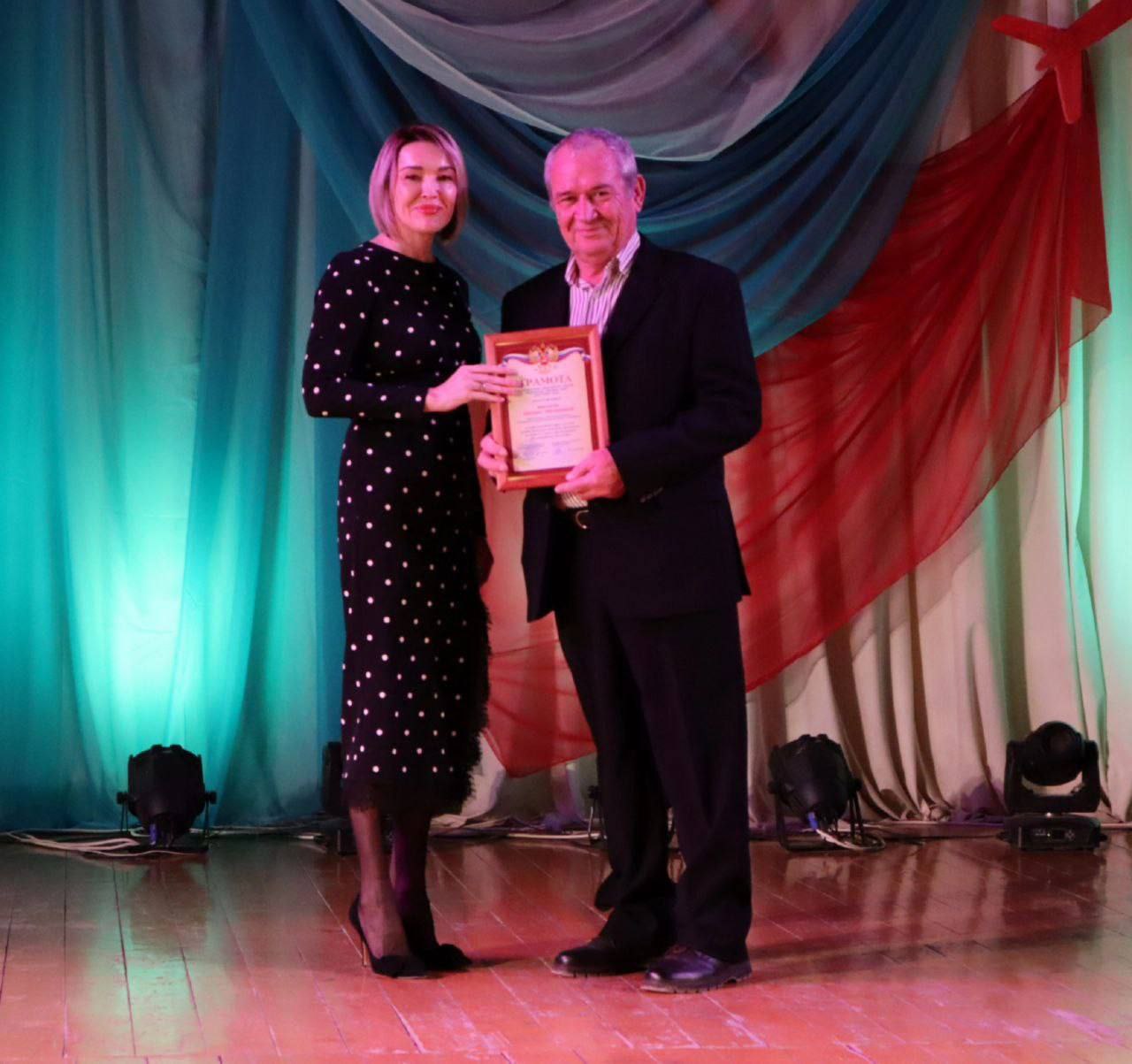 Инна Федоренко: Сегодня, в преддверии знаменательного Дня Защитника Отечества, вручила Почетные грамоты от администрации Джанкойского района нашим самым смелым, самым надежным, уверенным и сильным мужчинам Инна Федоренко: Сегодня, в преддверии знаменательного Дня Защитника Отечества, вручила Почетные грамоты от администрации Джанкойского района нашим самым смелым, самым надежным, уверенным и сильным мужчинам