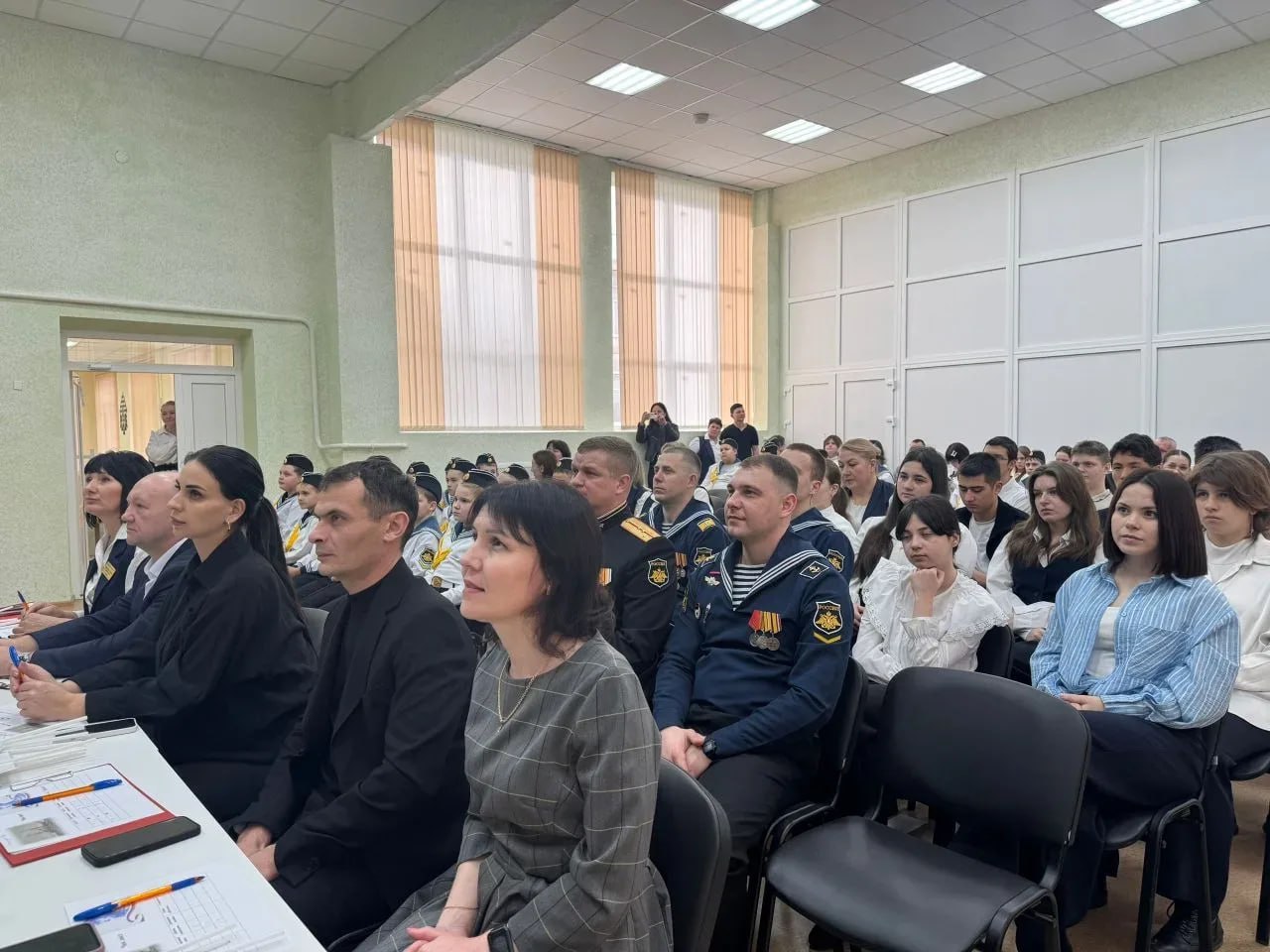 В МБОУ «СОШ №1 им. Вилина И.П.» 19 февраля был проведен конкурс «Честь имею!» среди нахимовских классов, посвященный Дню защитника Отечества В МБОУ «СОШ №1 им. Вилина И.П.» 19 февраля был проведен конкурс «Честь имею!» среди нахимовских классов, посвященный Дню защитника Отечества