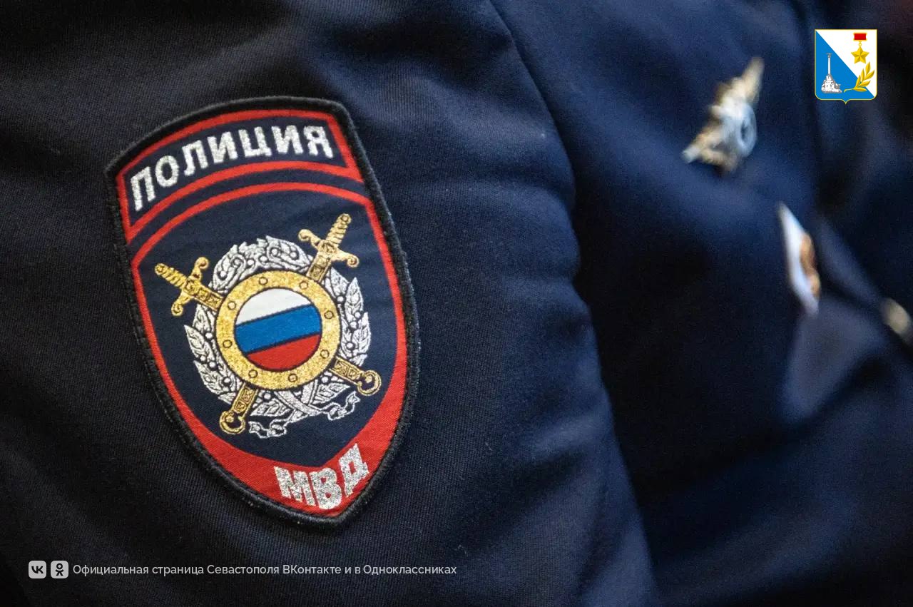 Михаил Развожаев вручил почётные грамоты и благодарности сотрудникам севастопольской полиции Михаил Развожаев вручил почётные грамоты и благодарности сотрудникам севастопольской полиции