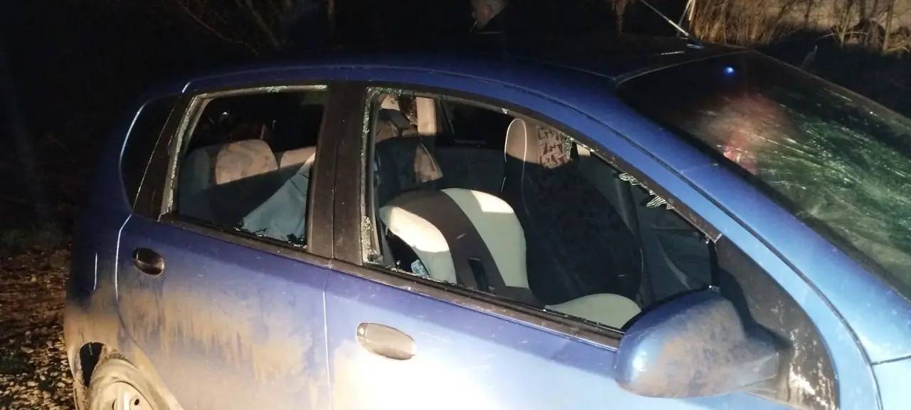 В Крыму мужчина разбил битой соседскую машину