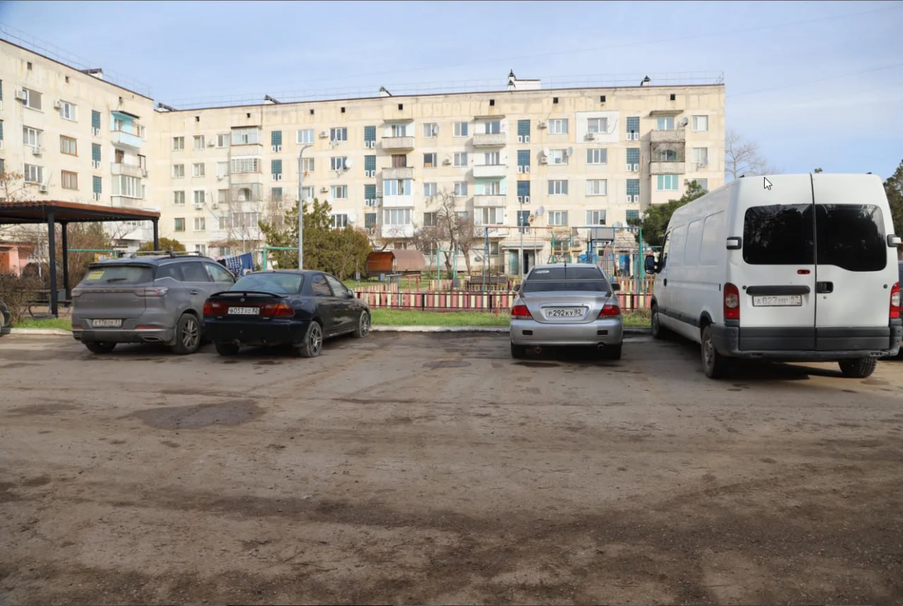 Сегодня заместитель главы администрации Андрей Падалко посетил оставшиеся без внимания дома в селе Вилино, а также провёл осмотр дворовых территорий Сегодня заместитель главы администрации Андрей Падалко посетил оставшиеся без внимания дома в селе Вилино, а также провёл осмотр дворовых территорий