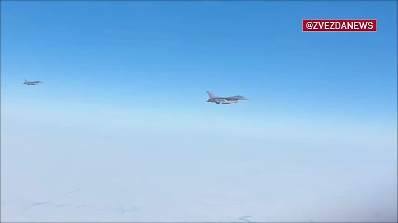 Ту-95МС выполнили плановый полет над нейтральными водами Берингова моря