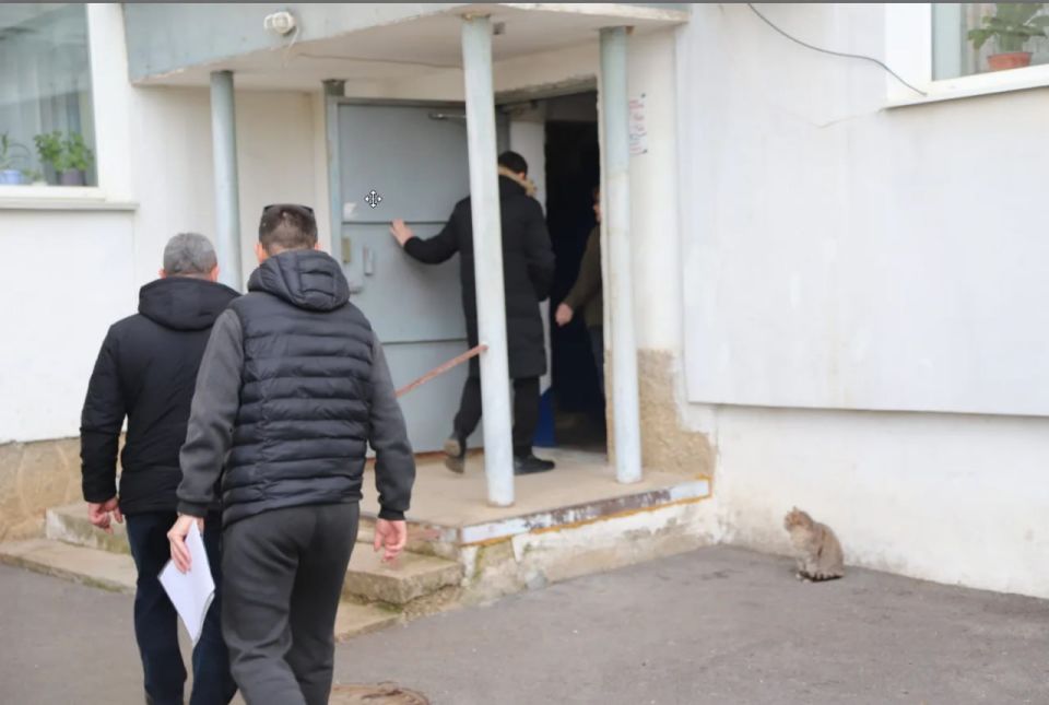 Сегодня заместитель главы администрации Андрей Падалко посетил оставшиеся без внимания дома в селе Вилино, а также провёл осмотр дворовых территорий Сегодня заместитель главы администрации Андрей Падалко посетил оставшиеся без внимания дома в селе Вилино, а также провёл осмотр дворовых территорий