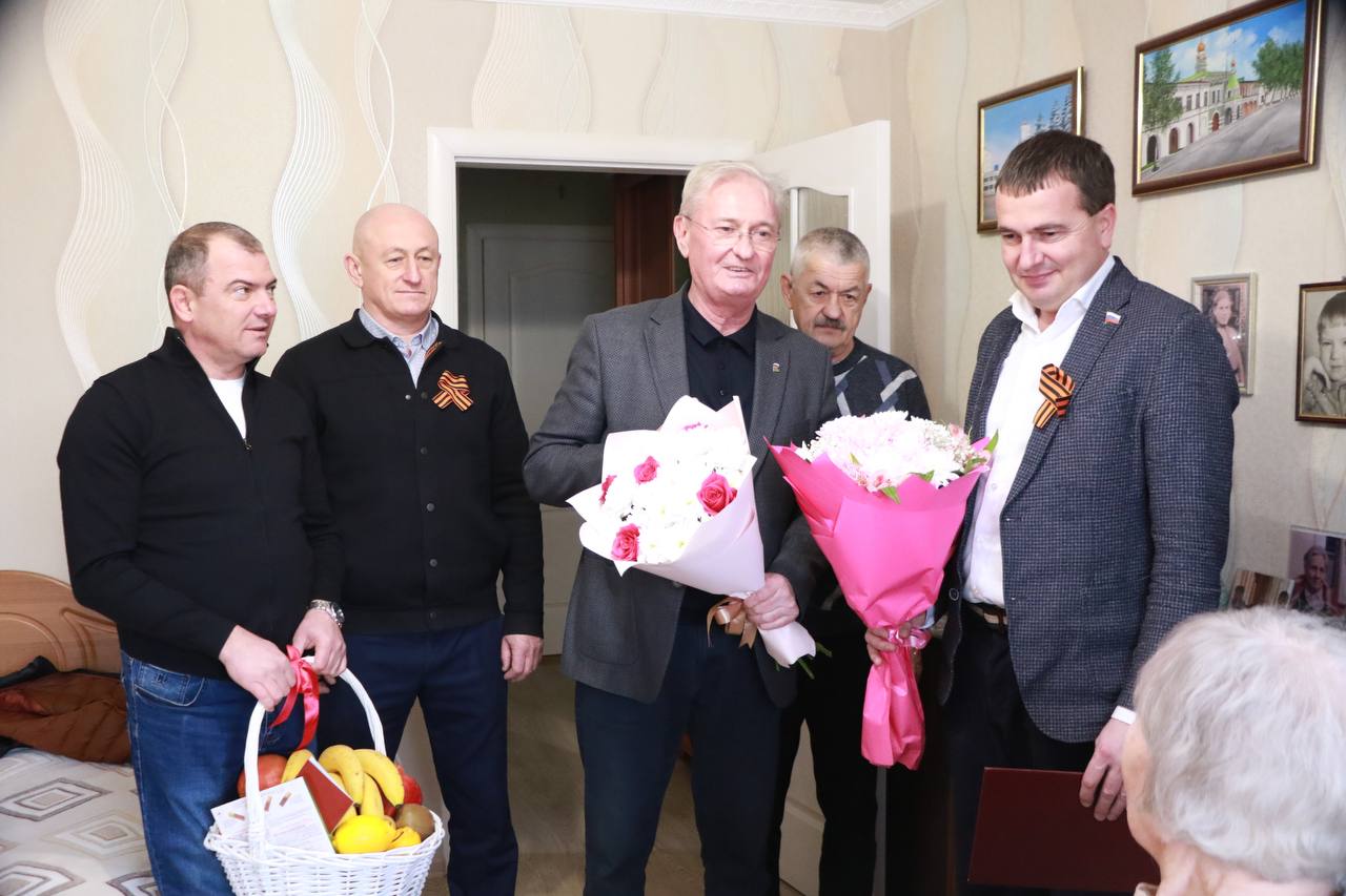 Ольга Урайкина: В честь предстоящего праздника Дня защитника Отечества поздравили дорогих ветеранов Антонину Меледину и Николая Шевякина
